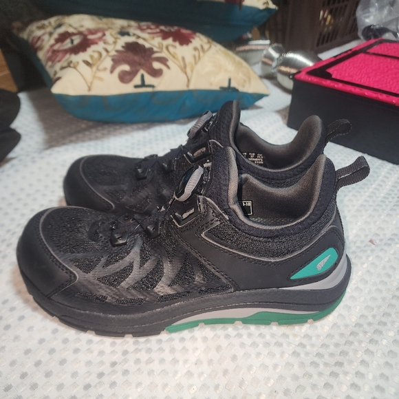 REDWING EUC WOMENS SZ 6.5 COOLTECH ATHLETICS SAFETY TOE ATHLETIC WORK SHOES